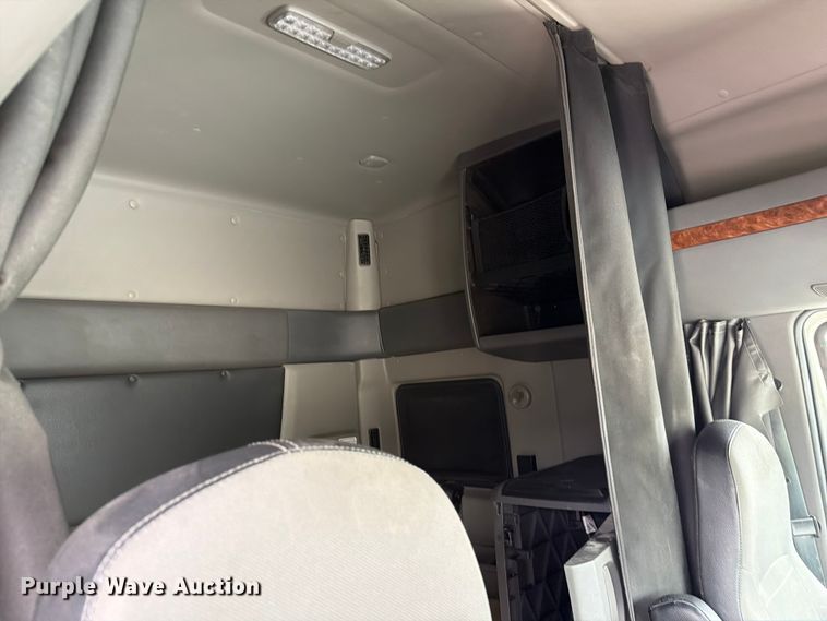 image for item FC3046 2020 International LT625 semi truck