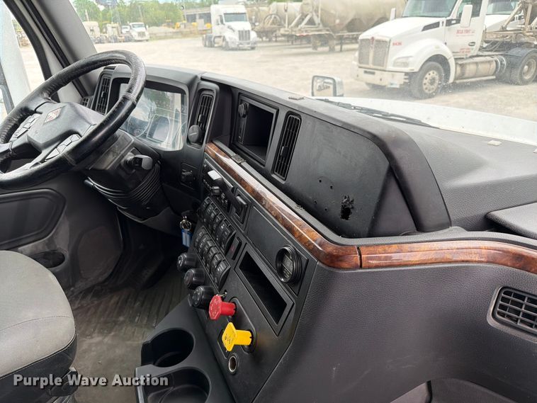 image for item FC3046 2020 International LT625 semi truck