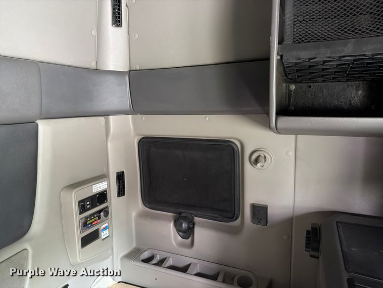 image for item FC3046 2020 International LT625 semi truck