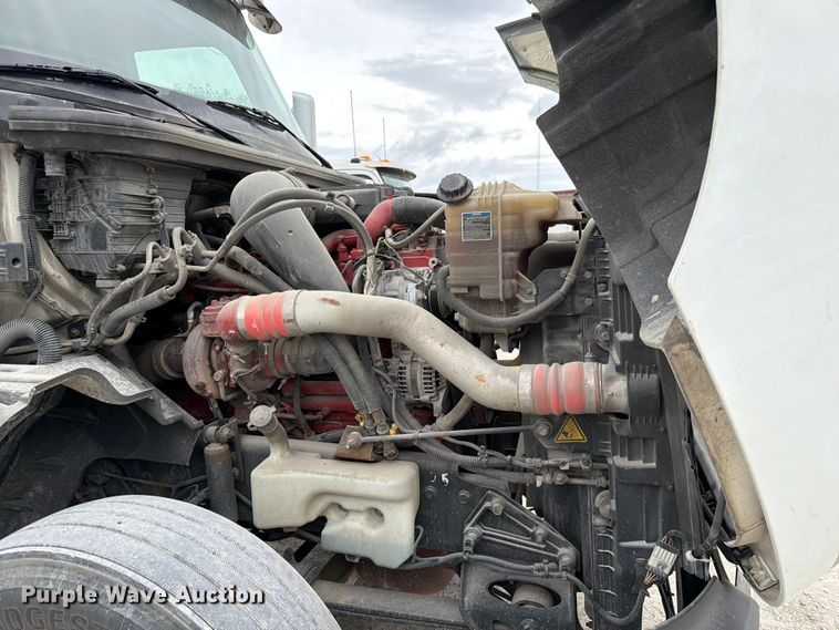 image for item FC3046 2020 International LT625 semi truck