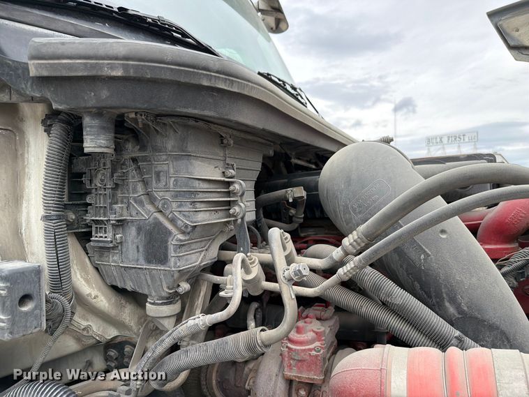 image for item FC3046 2020 International LT625 semi truck