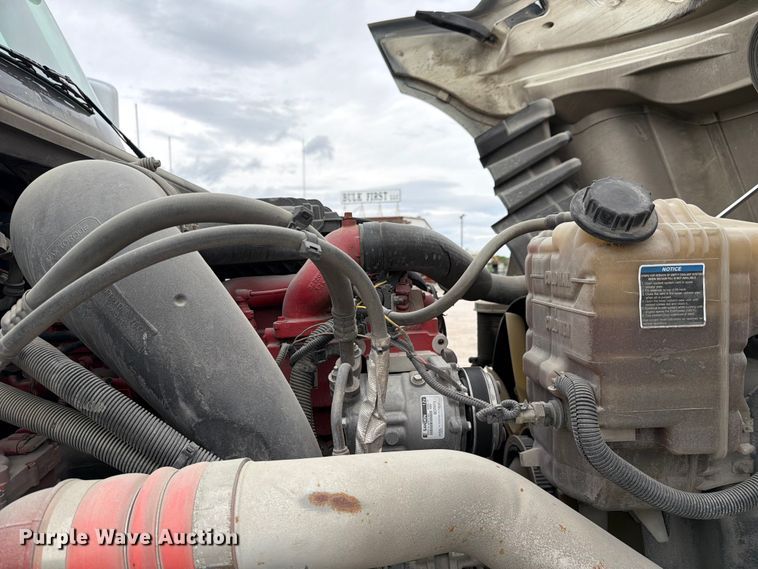 image for item FC3046 2020 International LT625 semi truck