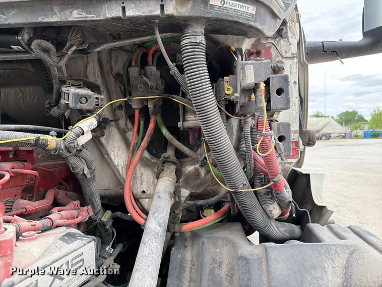 image for item FC3046 2020 International LT625 semi truck