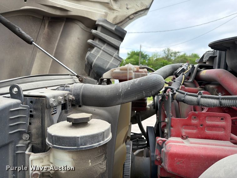 image for item FC3046 2020 International LT625 semi truck