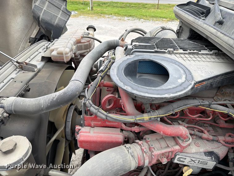 image for item FC3046 2020 International LT625 semi truck