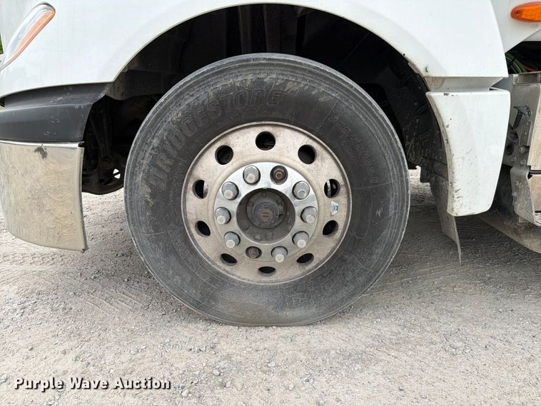 image for item FC3046 2020 International LT625 semi truck