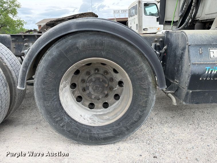 image for item FC3046 2020 International LT625 semi truck