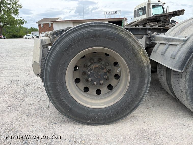 image for item FC3046 2020 International LT625 semi truck