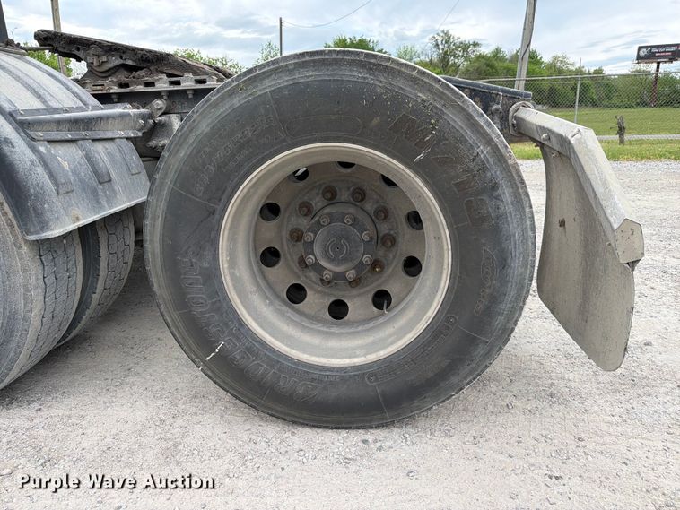 image for item FC3046 2020 International LT625 semi truck