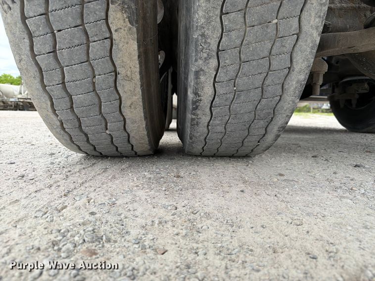 image for item FC3046 2020 International LT625 semi truck