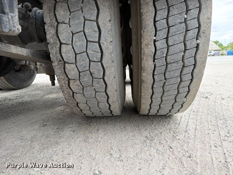 image for item FC3046 2020 International LT625 semi truck