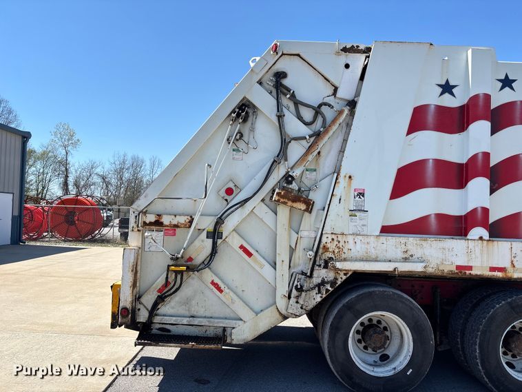 image for item FC4546 2007 International SF625 refuse truck
