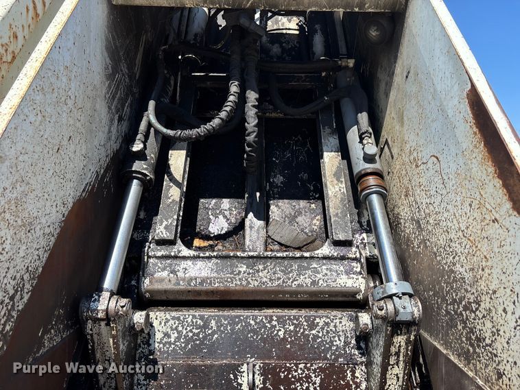 image for item FC4546 2007 International SF625 refuse truck