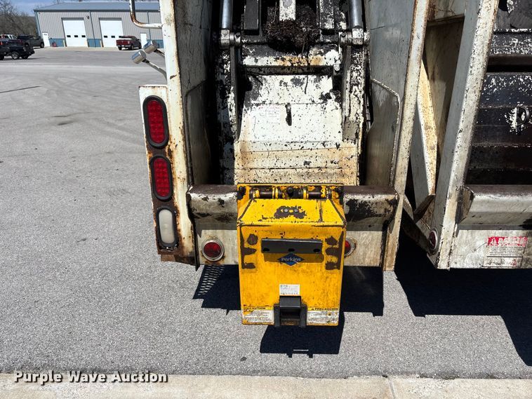 image for item FC4546 2007 International SF625 refuse truck