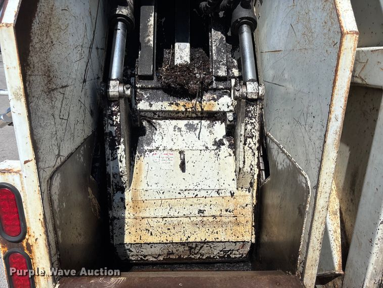 image for item FC4546 2007 International SF625 refuse truck