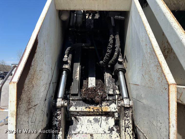 image for item FC4546 2007 International SF625 refuse truck