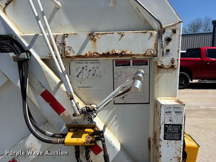 image for item FC4546 2007 International SF625 refuse truck