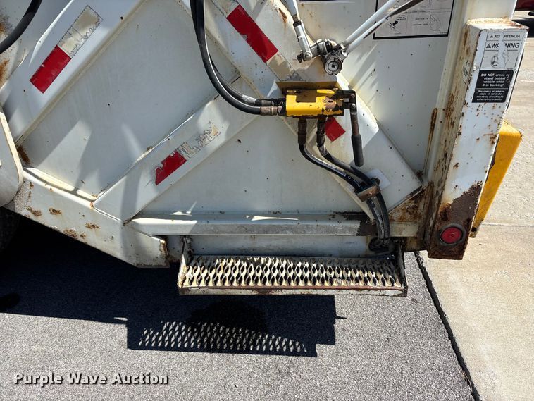 image for item FC4546 2007 International SF625 refuse truck