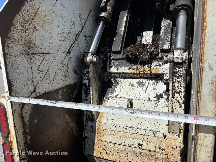 image for item FC4546 2007 International SF625 refuse truck