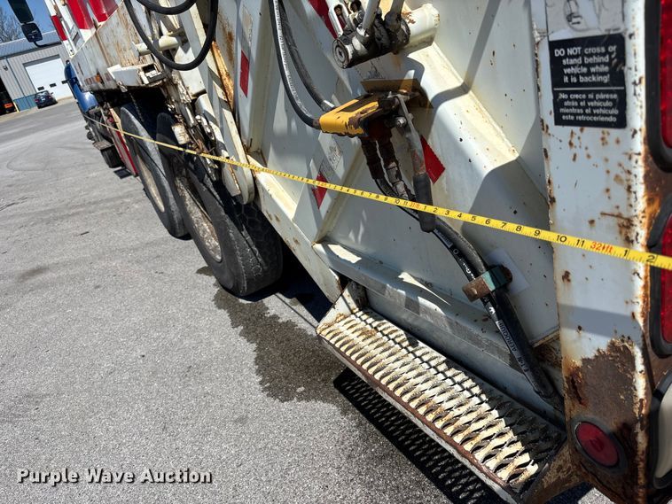image for item FC4546 2007 International SF625 refuse truck