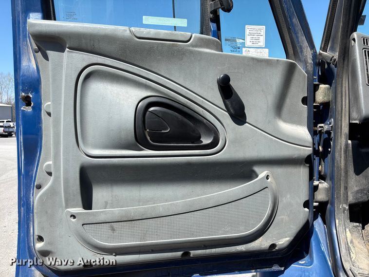image for item FC4546 2007 International SF625 refuse truck