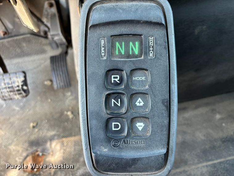 image for item FC4546 2007 International SF625 refuse truck
