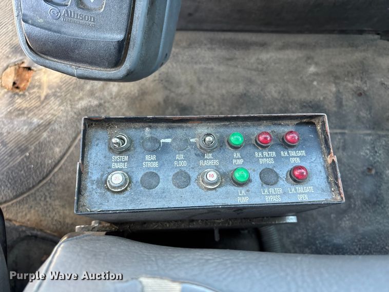 image for item FC4546 2007 International SF625 refuse truck