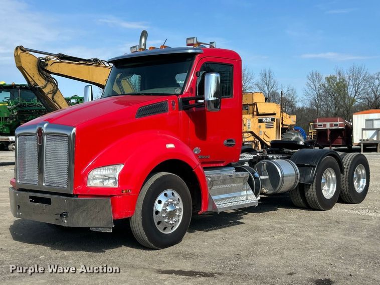 image for item FC5375 2018 Kenworth T880 semi truck