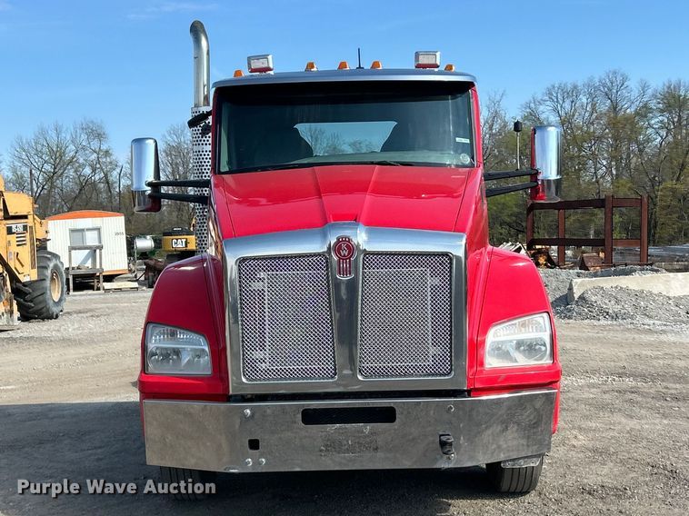 image for item FC5375 2018 Kenworth T880 semi truck