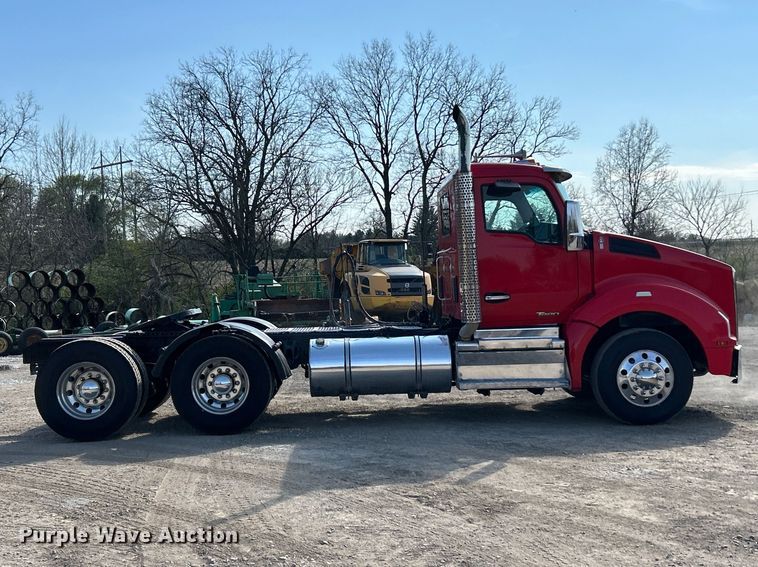 image for item FC5375 2018 Kenworth T880 semi truck