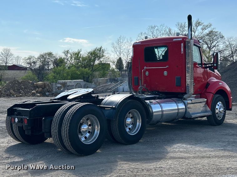 image for item FC5375 2018 Kenworth T880 semi truck