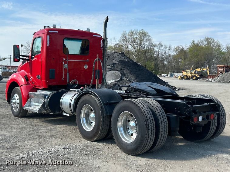 image for item FC5375 2018 Kenworth T880 semi truck