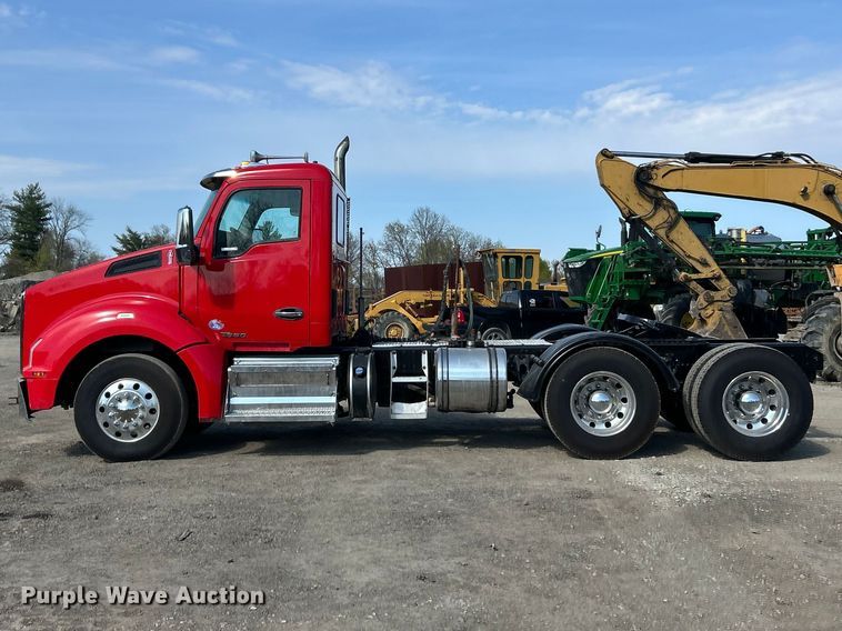image for item FC5375 2018 Kenworth T880 semi truck