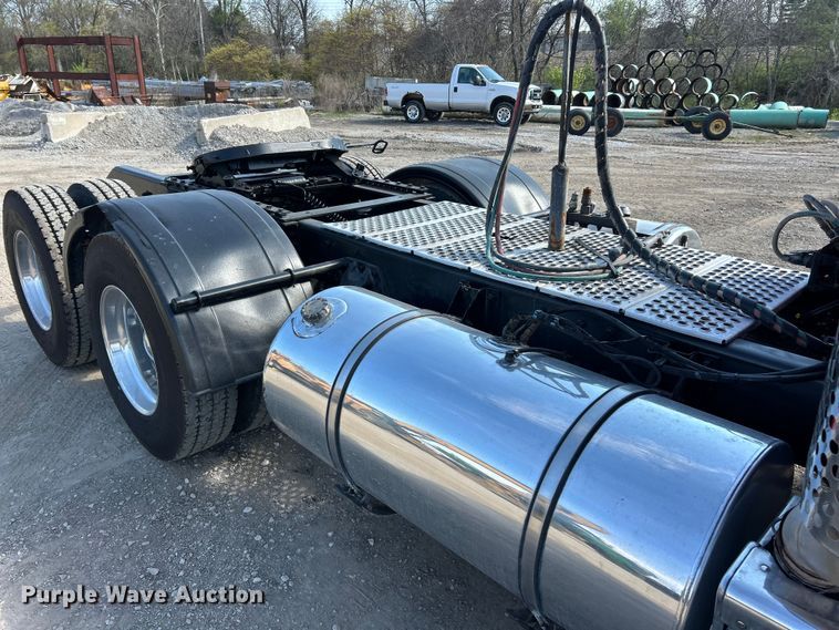 image for item FC5375 2018 Kenworth T880 semi truck