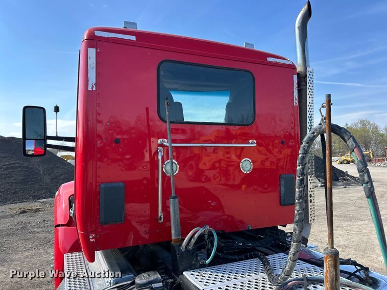 image for item FC5375 2018 Kenworth T880 semi truck