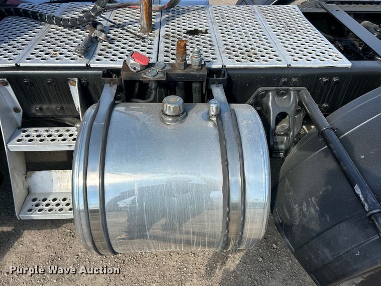 image for item FC5375 2018 Kenworth T880 semi truck