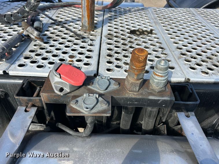 image for item FC5375 2018 Kenworth T880 semi truck