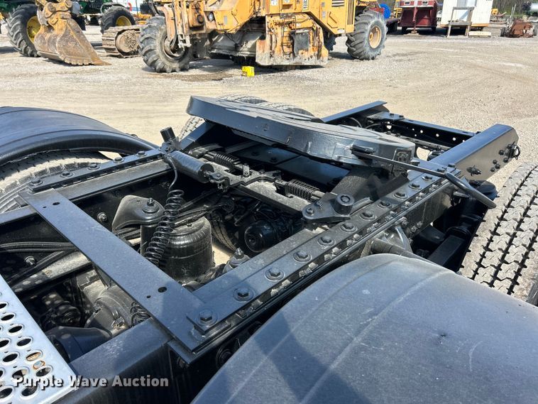 image for item FC5375 2018 Kenworth T880 semi truck