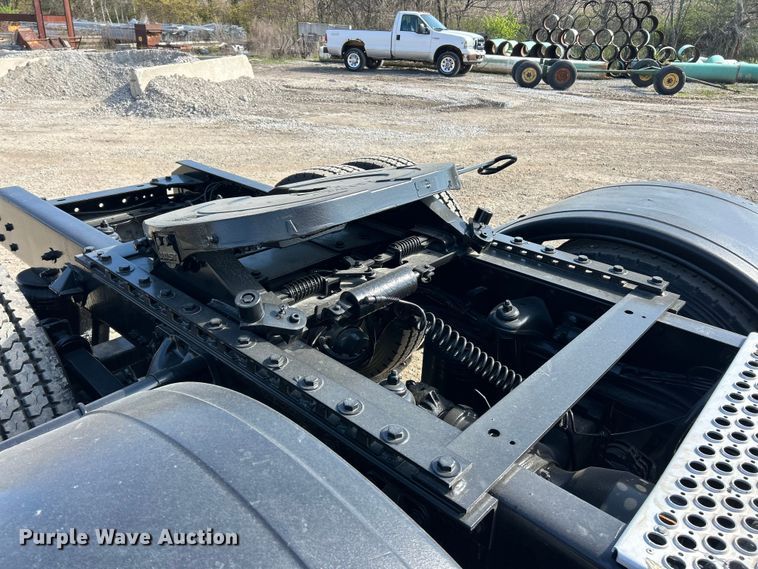 image for item FC5375 2018 Kenworth T880 semi truck