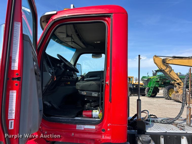 image for item FC5375 2018 Kenworth T880 semi truck