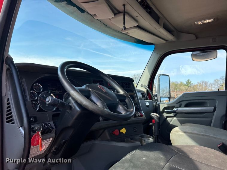 image for item FC5375 2018 Kenworth T880 semi truck