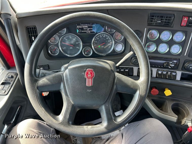 image for item FC5375 2018 Kenworth T880 semi truck