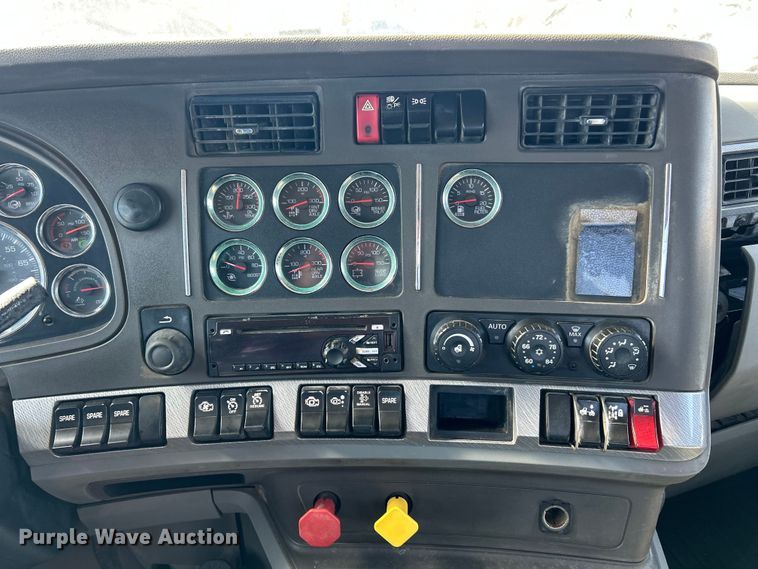 image for item FC5375 2018 Kenworth T880 semi truck