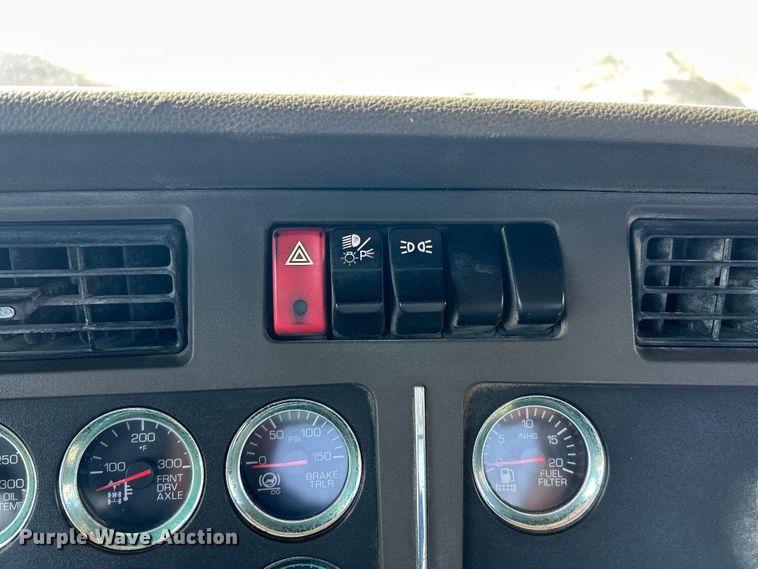 image for item FC5375 2018 Kenworth T880 semi truck