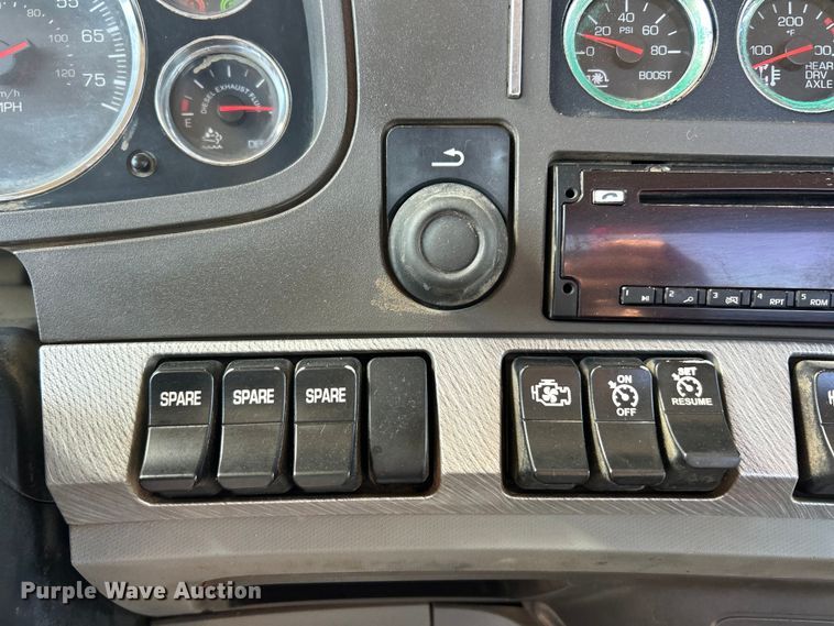 image for item FC5375 2018 Kenworth T880 semi truck