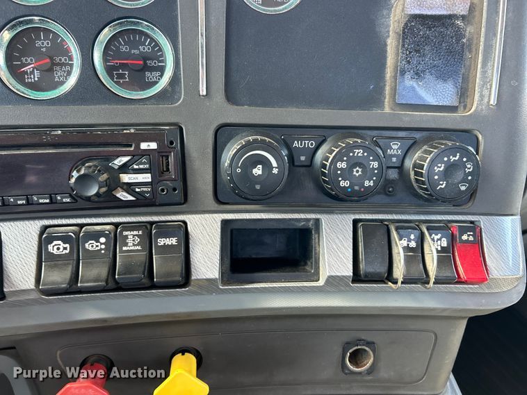 image for item FC5375 2018 Kenworth T880 semi truck