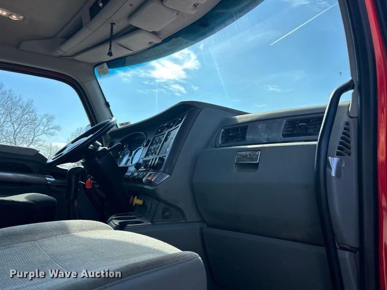 image for item FC5375 2018 Kenworth T880 semi truck