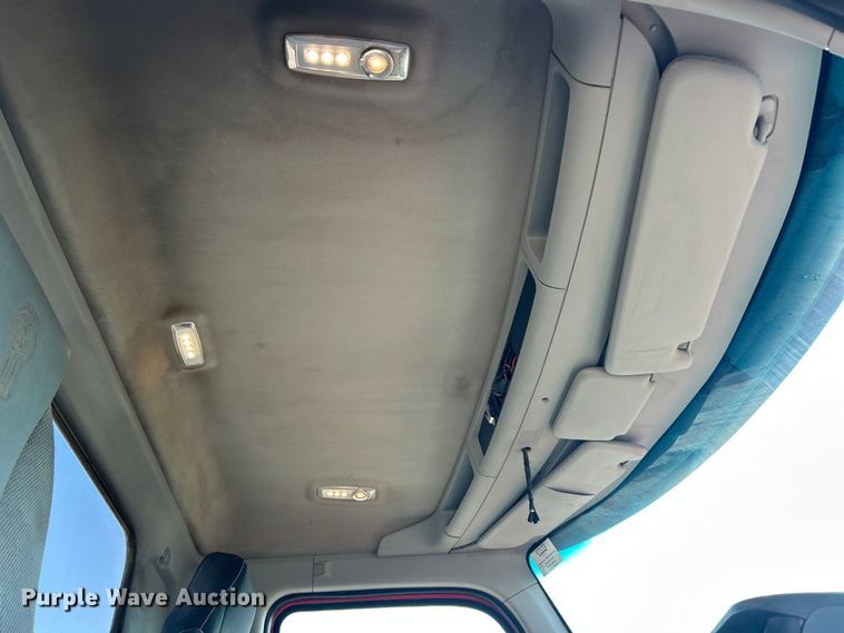 image for item FC5375 2018 Kenworth T880 semi truck