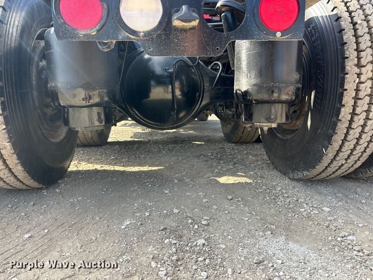 image for item FC5375 2018 Kenworth T880 semi truck