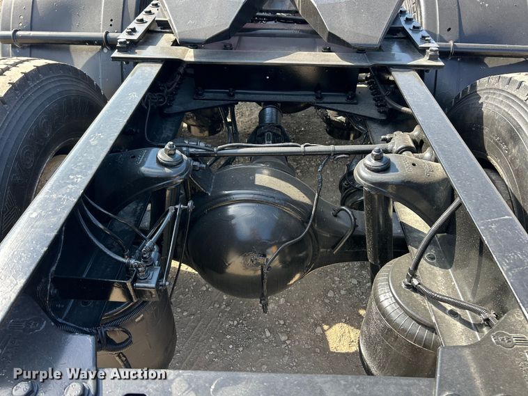 image for item FC5375 2018 Kenworth T880 semi truck